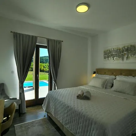 Raviola Vikendica Sinj